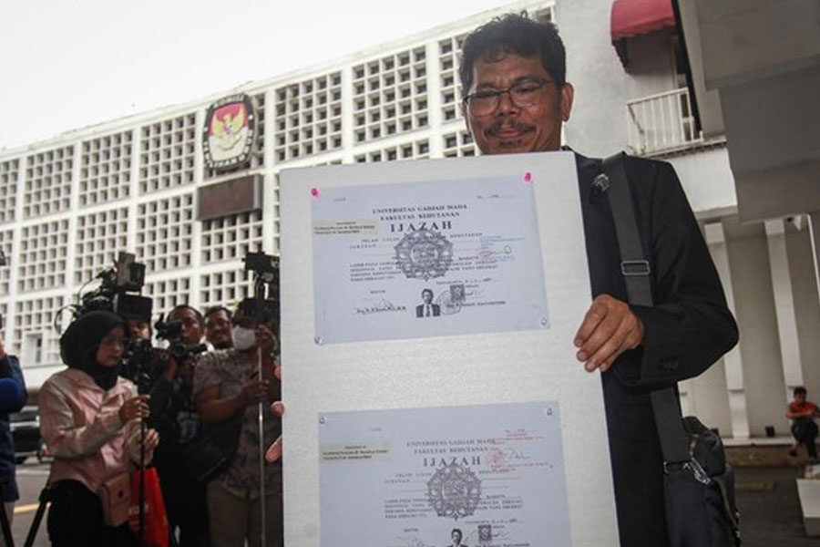 Menang-Sengketa,-Bonatua-Dapat-Salinan-Ijazah-Jokowi-dari-KPU-RI